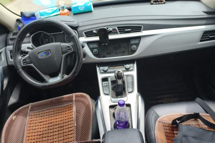 Used Geely Auto Emgrand X7 Sport 2016 2.0L Manual ZhiShang Version Center Console
