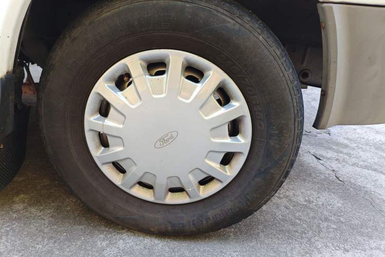 Used Ford Classic Transit 2015 2.4L Gasoline Multi-Function Vehicle Short Wheelbase 6-Seater Mid-Roof Model 4G64S4N
