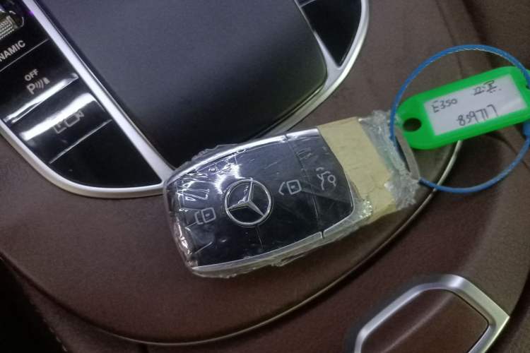 Used Mercedes-Benz E-Class New Energy 2022 Restyled E 350 e L Plug-in Hybrid Sedan Vehicle Key