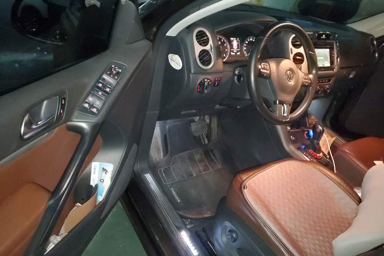 Used Volkswagen Tiguan 2016 300TSI Automatic All-Wheel Drive Luxury Edition Driver Seat