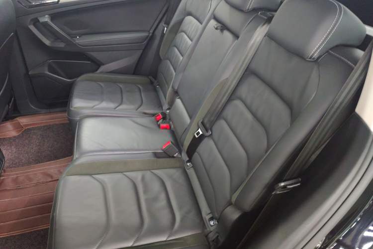 Used Volkswagen Tiguan L 2020 330TSI Automatic Two-Wheel Drive Smart Luxury Edition China VI Standard Left Rear Seat