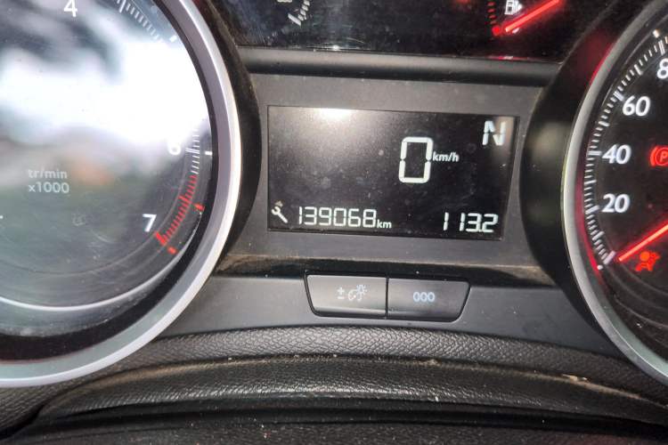 Used Peugeot 408 2018 Revised Version 1.8L Automatic Luxury Edition Odometer Close Up