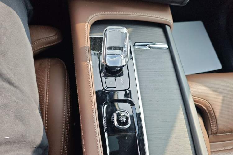 Used Volvo XC90 New Energy 2025 T8 Luxury Prestige 7-Seater Gear Lever