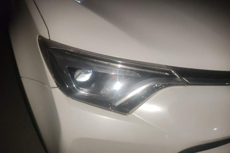 Used Toyota RAV4 2018 2.5L Automatic 4x4 Elite i Edition Right Front Headlight
