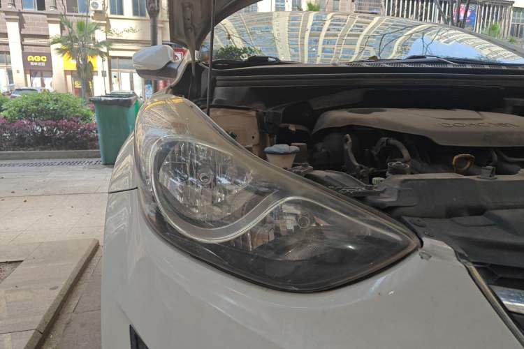 Used Hyundai Elantra (5th Generation / Langdong) 2015 1.6L Automatic Leading Model Right Front Headlight