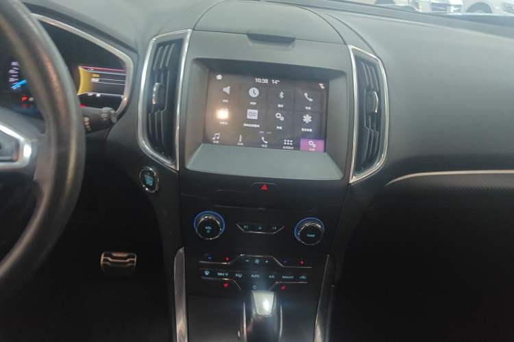 Used Ford Edge 2017 EcoBoost 245 Two-Wheel-Drive Sporty 7-Seater
