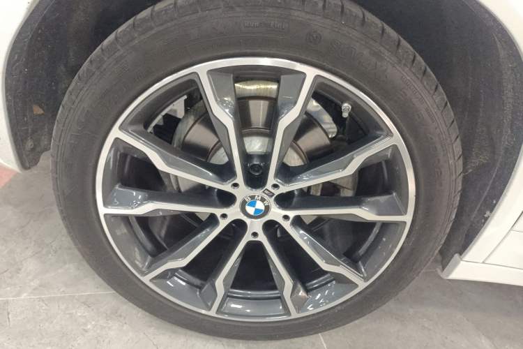 Used BMW X3 2022 Second Facelift xDrive30i Leading Edition M Night Sky Package Right Rear Wheel Hub