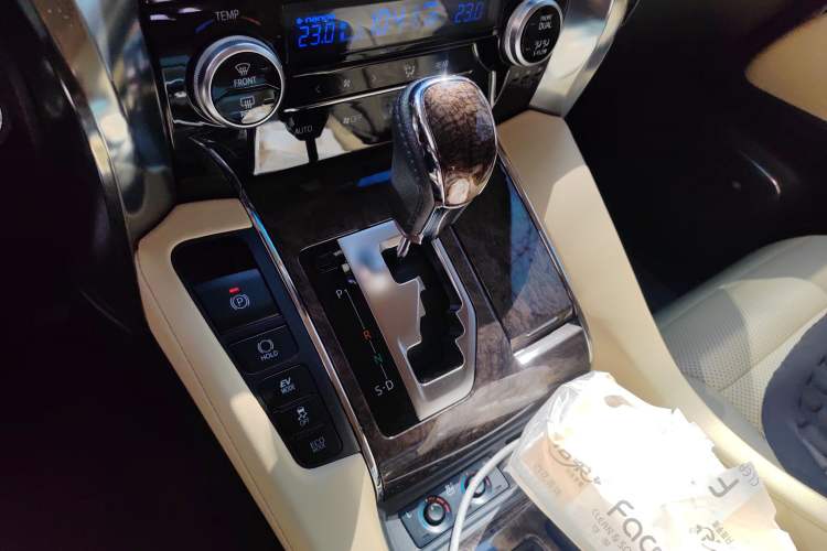 Used Toyota Vellfire 2023 Crown Dual-Engine 2.5L HV Ultimate Edition Gear Lever