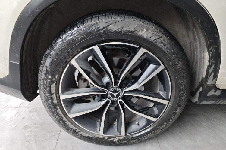 Used Mercedes-Benz GLC 2022 Facelift GLC 260 L 4MATIC Luxury Edition Right Rear Wheel Hub