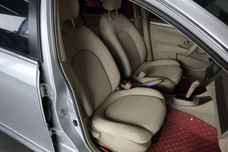 Used Nissan Sylphy 2012 Classic 1.6XE Automatic Comfort Edition Right Front Seat