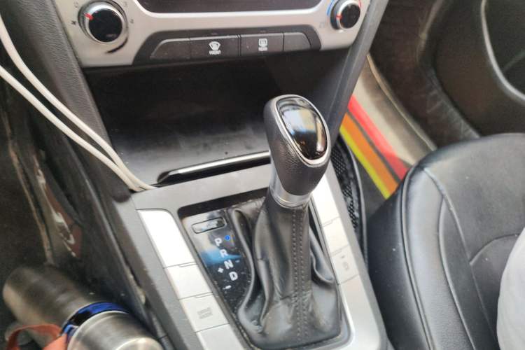 Used Hyundai Elantra (6th Generation / Lingdong) 2018 1.6L Automatic 15th Anniversary Special Edition Gear Lever