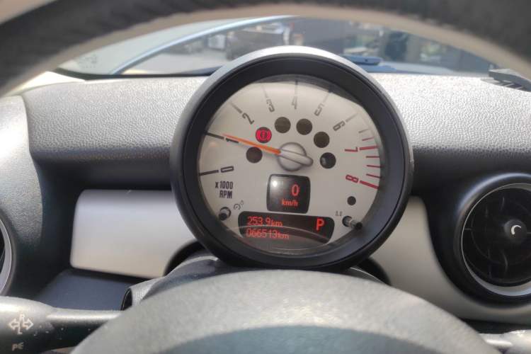 Used MINI 2011 1.6L ONE
