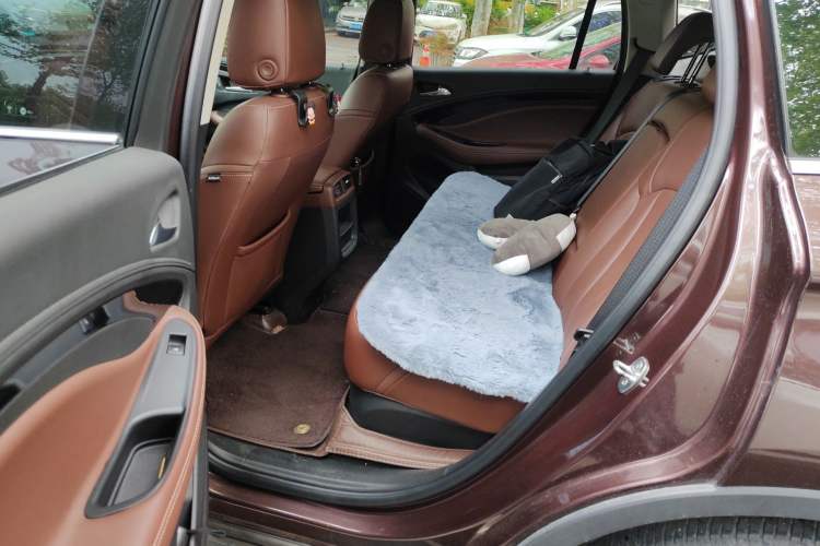 Used Buick Envision 2019 20T Two-Wheel Drive Luxury Version China VI Standard Left Rear Seat