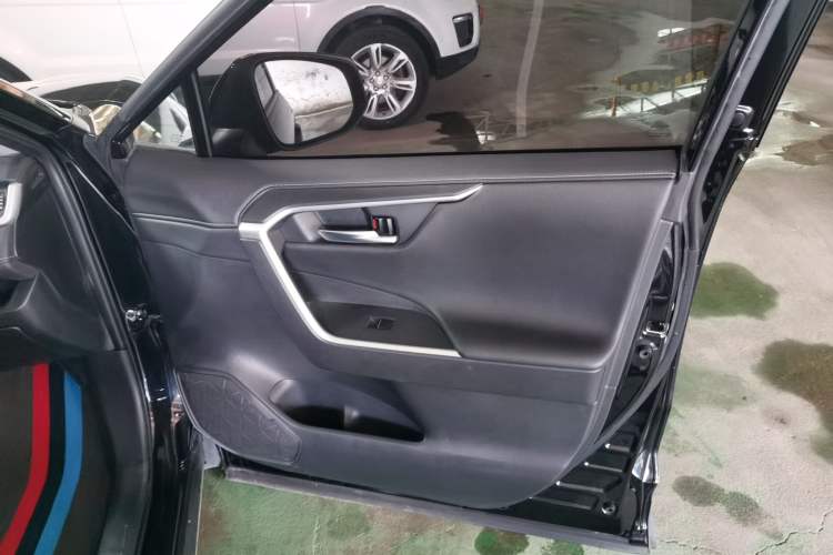 Used Toyota Wildlander 2022 2.0L CVT Two-Wheel Drive Luxury PLUS Edition
