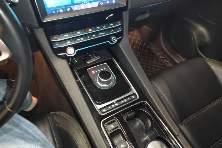 Used Jaguar F-PACE 2020 2.0T Urban Deluxe Edition Gear Lever