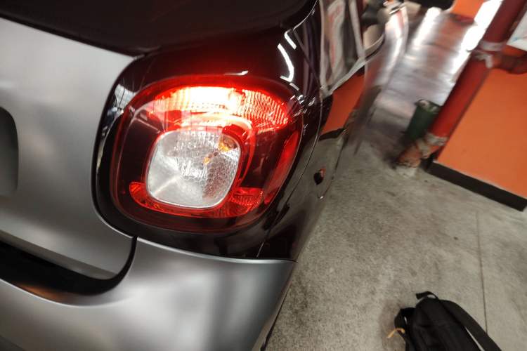 Used smart fortwo 2016 0.9T 66 kW Convertible Pioneer Edition
