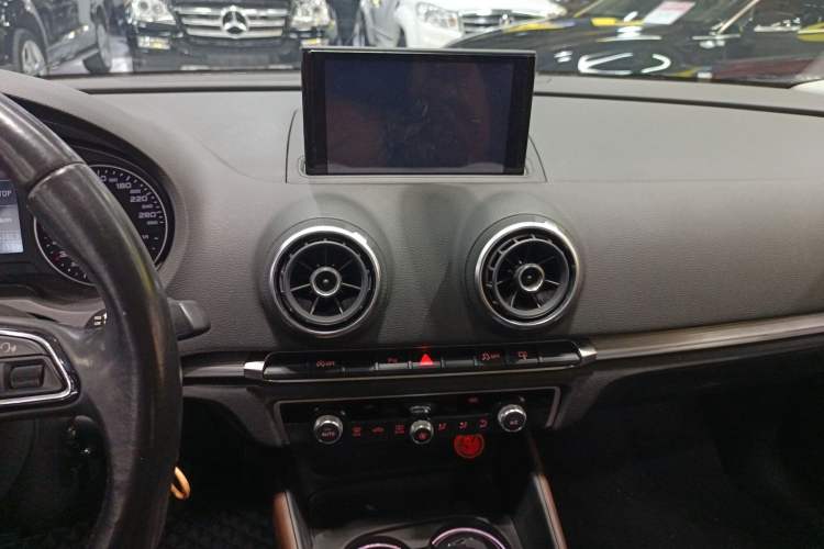 Used Audi A3 2014 Limousine 35 TFSI Automatic Comfort Model
