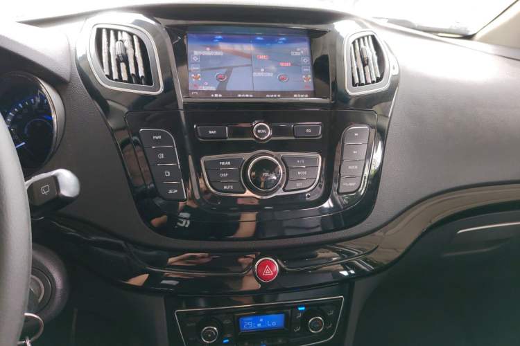 Used JAC Group Refine M2 2013 1.8L Automatic Luxury Smart Model 5 Seats Audio And AC Panel