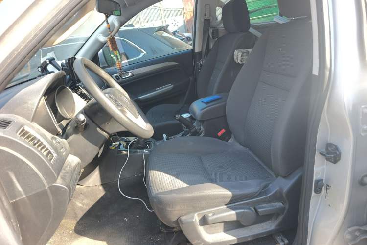 Used Foton Savana 2015 2.0T Manual Two-Wheel Drive Gasoline Luxury Edition 5 Seats