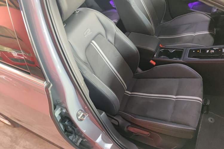 Used Volkswagen Golf 2024 280TSI DSG R-Line 50th Anniversary Edition
