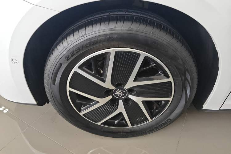 Used BYD Qin L 2025 DM-i Smart Drive 120KM Leading Model