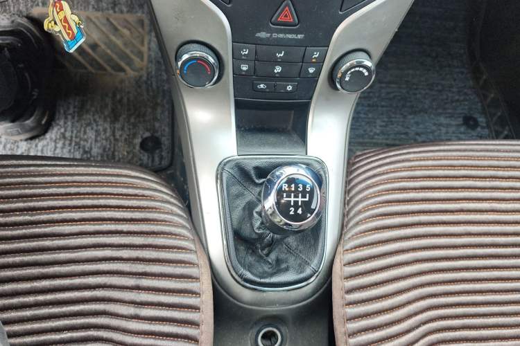 Used Chevrolet Cruze 2015 1.5L Classic SL MT Gear Lever