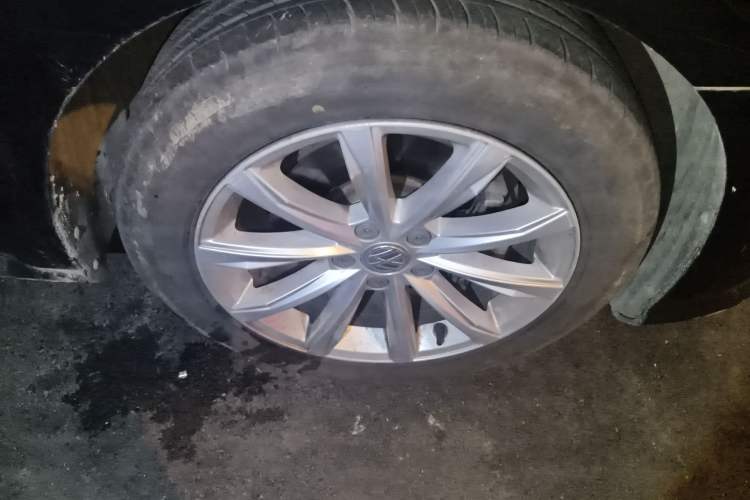 Used Volkswagen Passat 2016 330TSI DSG Prestige Edition Right Front Wheel Hub