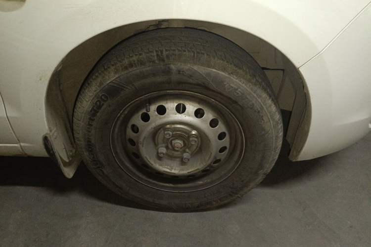 Used Chevrolet Sail 2013 Sedan 1.2L Manual Fashionable Happiness Edition Right Front Wheel Hub