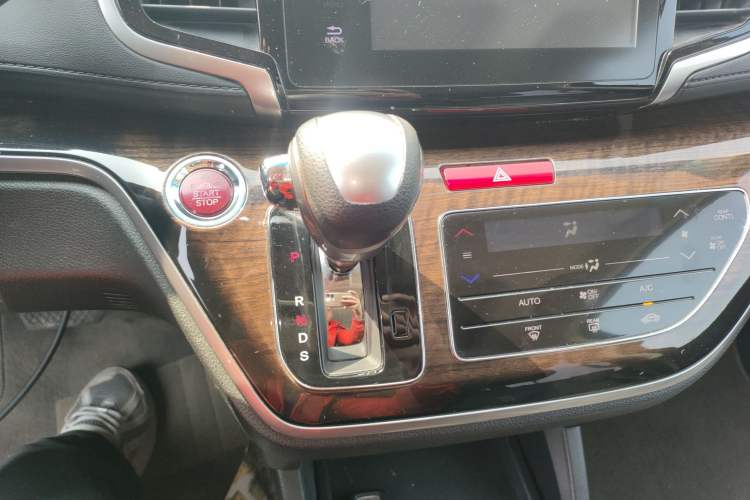 Used Honda Odyssey 2015 Updated Version 2.4L Smart Edition
