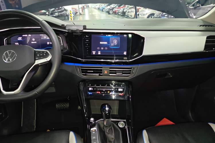 Used Volkswagen Tayron GTE Plug-in Hybrid 2020 1.4T Luxury Model Audio And AC Panel