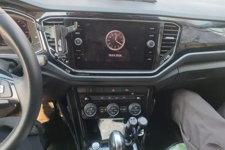 Used Volkswagen T-ROC 2018 280TSI DSG Two-Wheel Drive Luxury Version China VI Standard Audio And AC Panel