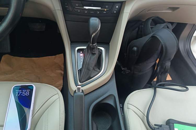 Used Buick GT 2019 15T Dual-Clutch Connected Elite Model China VI Gear Lever