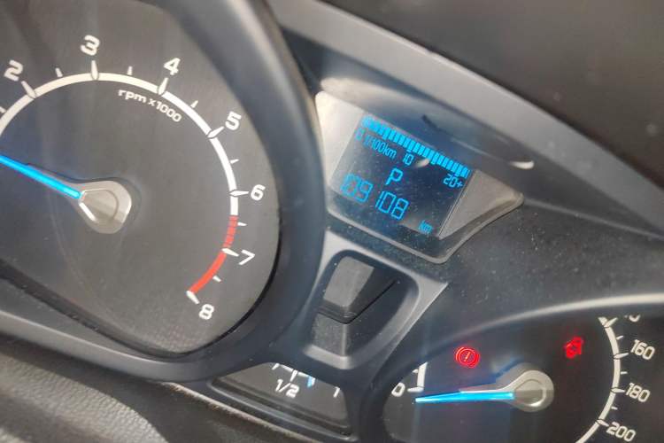 Used Ford EcoSport 2013 1.5L Automatic Fashion Model Odometer Close Up