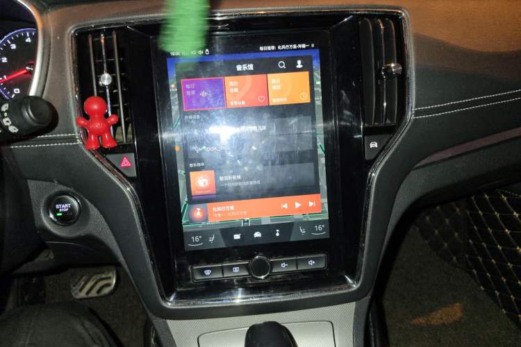 Used Roewe RX5 2016 20T Two-Wheel Drive Automatic Internet Smart Edition Audio And AC Panel