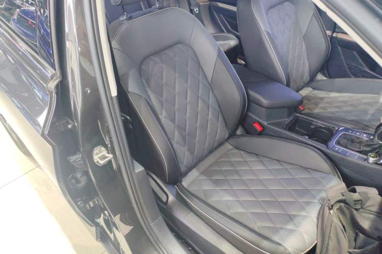 Used Volkswagen Sagitar 2024 300TSI DSG Excellence Edition Right Front Seat