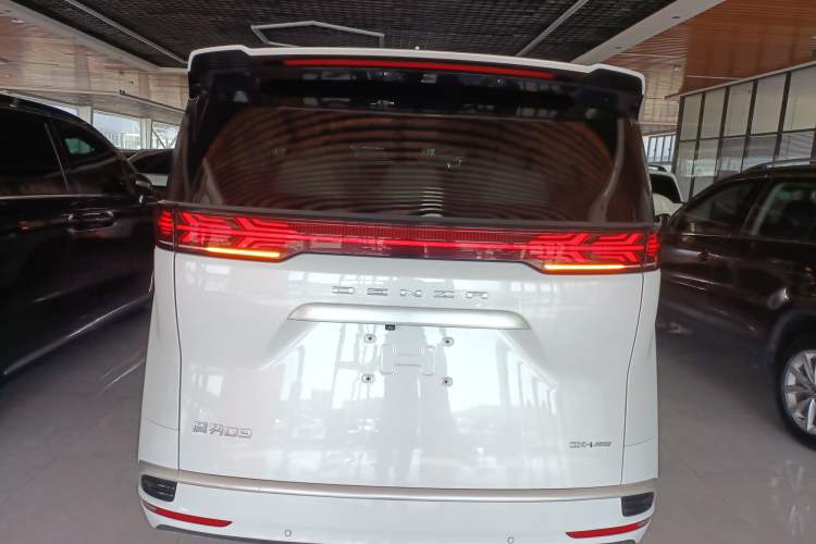 Used Denza D9 2022 DM-i 970 Four-Wheel Drive Flagship Model Rear