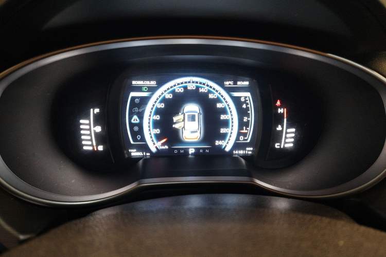 Used Geely Auto Emgrand X7 Sport 2016 1.8TD Automatic ZhiZun Version
