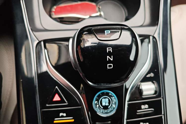 Used BYD Qin PLUS 2024 HONOR Edition DM-i 55KM Leading Model Gear Lever