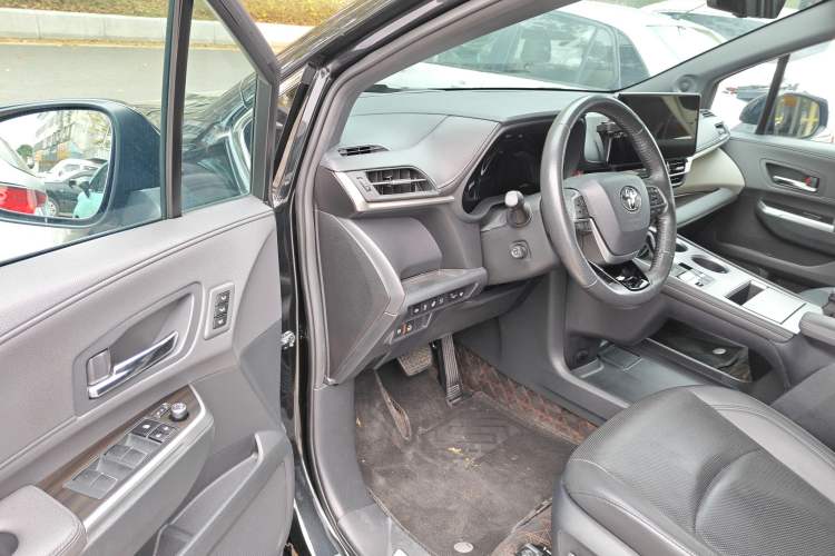 Used Toyota Granvia 2022 2.5L Hybrid Flagship Edition
