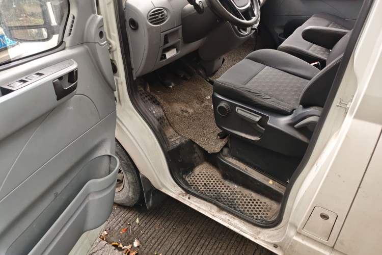 Used SAIC MAXUS Xintu V80 2021 2.0T Manual Classic Aoyuntong Long Wheelbase Mid-Roof 6/7/8/9-Seater