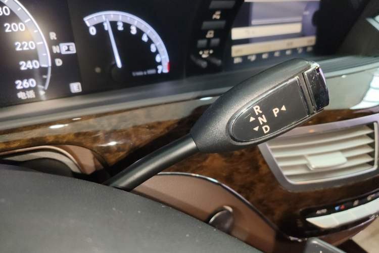 Used Mercedes-Benz S-Class 2012 S 300 L Business-Class Grand Edition Gear Lever