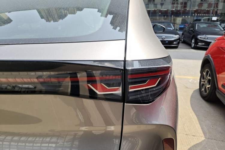 Used Volkswagen ID.UNYX 2024 Revised Pro Long-Range Version Right Rear Taillight