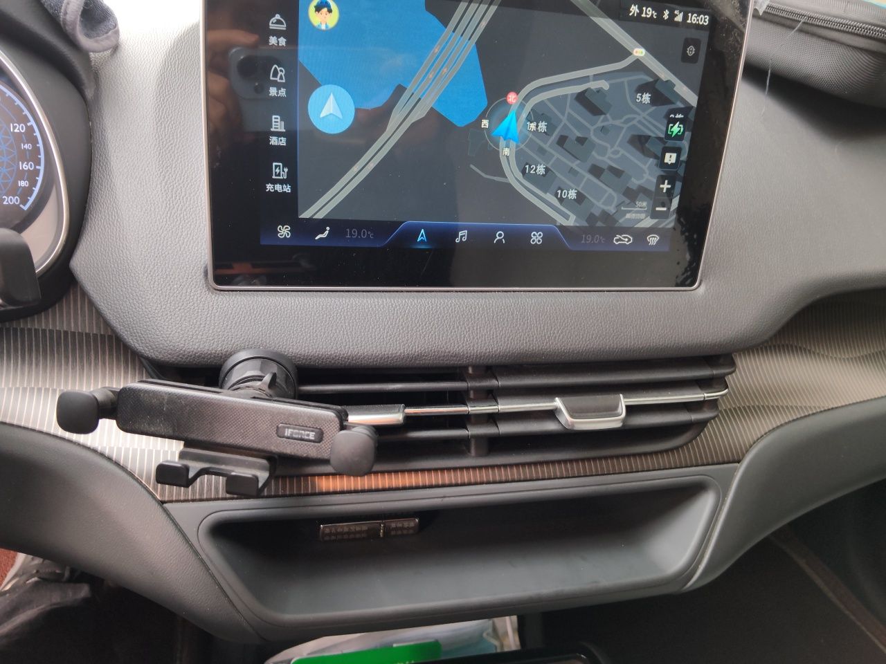 Hongqi E-QM5 2022 431 km Charge & Enjoy Edition — снимка 13