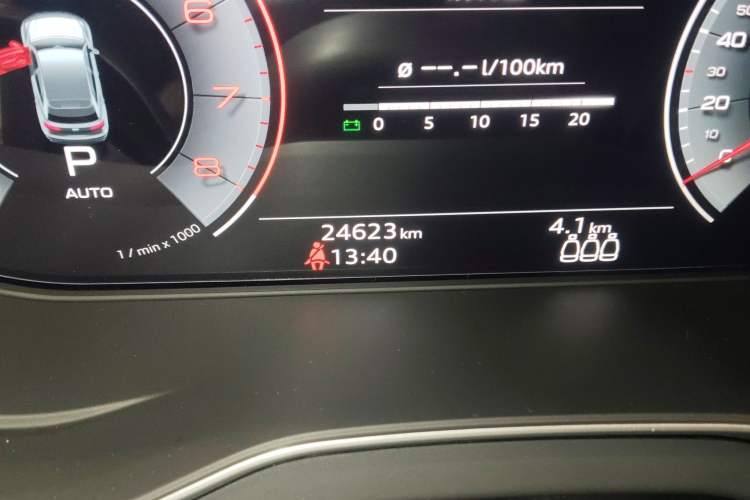 Used Audi Q5L Sportback 2022 Updated 40 TFSI Fashion Version Odometer Close Up