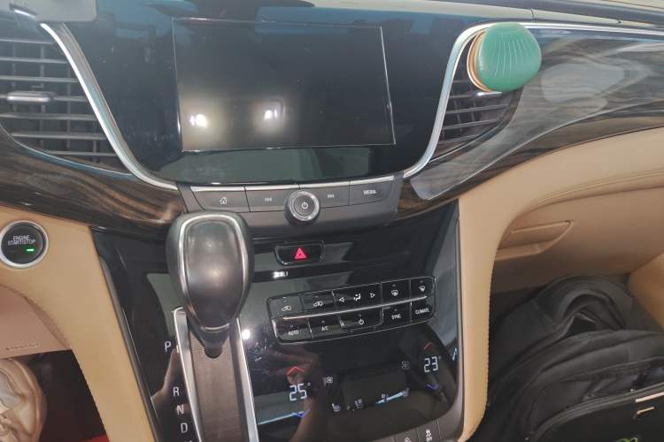 Used Buick GL8 2018 ES 28T Flagship Model China VI Standard