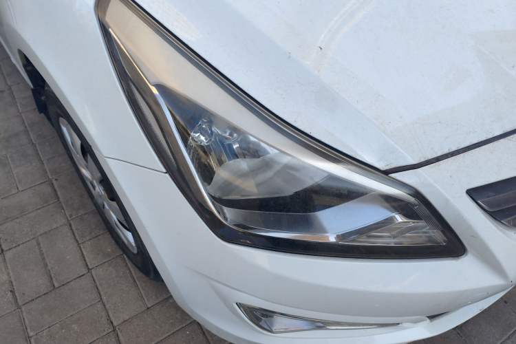 Used Hyundai Verna (older generation) 2014 1.4L Manual Smart GLS Trim
