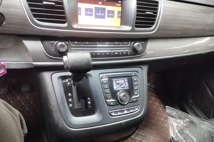 Used SAIC MAXUS G10 2016 2.0T Automatic Elite Edition Audio And AC Panel