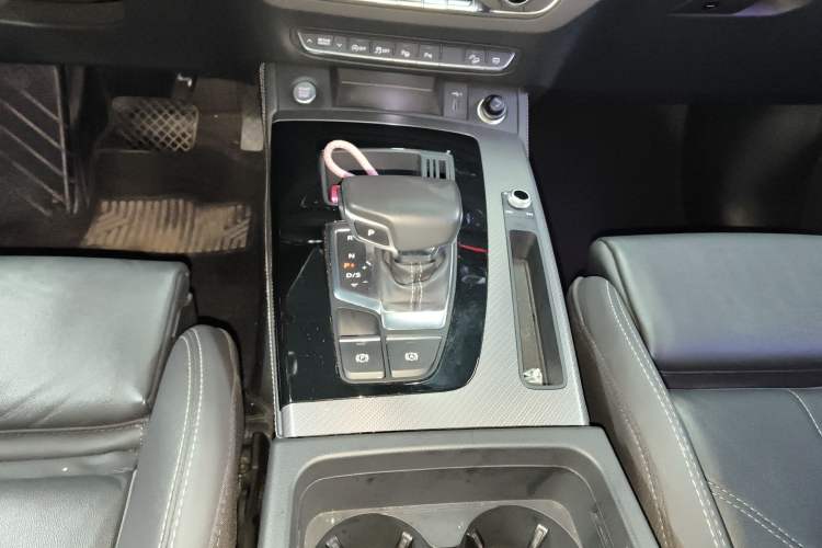 Used Audi Q5L 2022 40T Luxury Dynamic Model Gear Lever