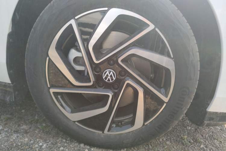 Used Volkswagen ID.7 VIZZION 2024 PRO Model Right Front Wheel Hub