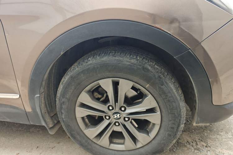 Used Hyundai Santa Fe 2013 2.4L Automatic Two-Wheel Drive Smart Version